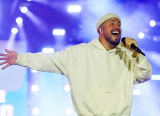 Muitos louvores e adorações a Deus na Noite Gospel do Pátio de Eventos